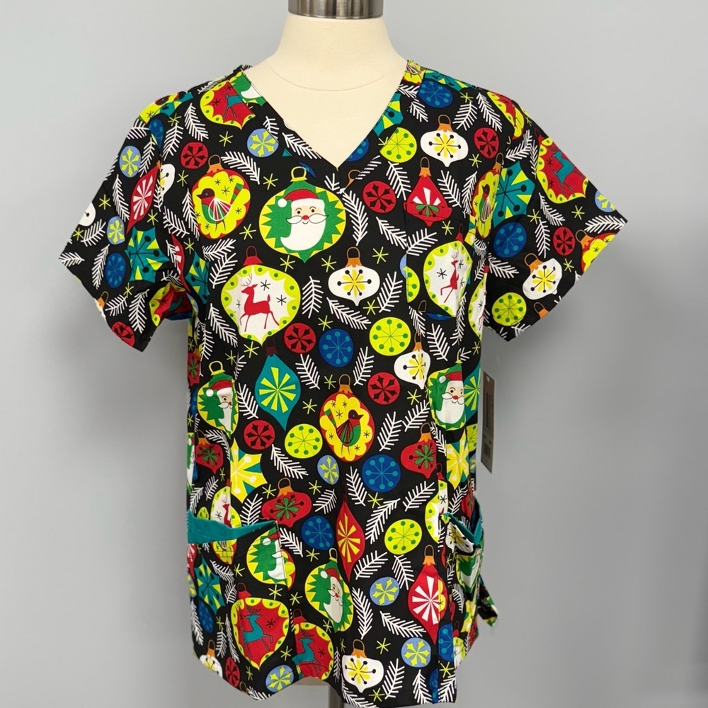 NWT Buttersoft Country Christmas Scrub Top L Cotton Scrubs Ornaments Reindeer